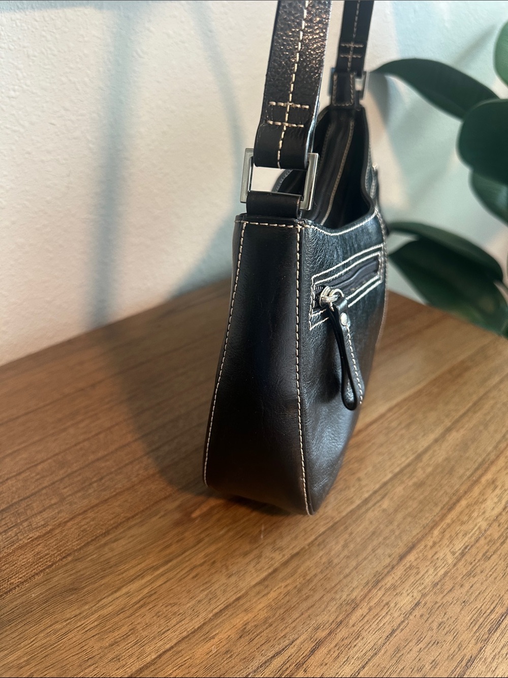 Etienne Aigner Genuine Leather Black Bag w/Contrast Stitching - Picture 10 of 15